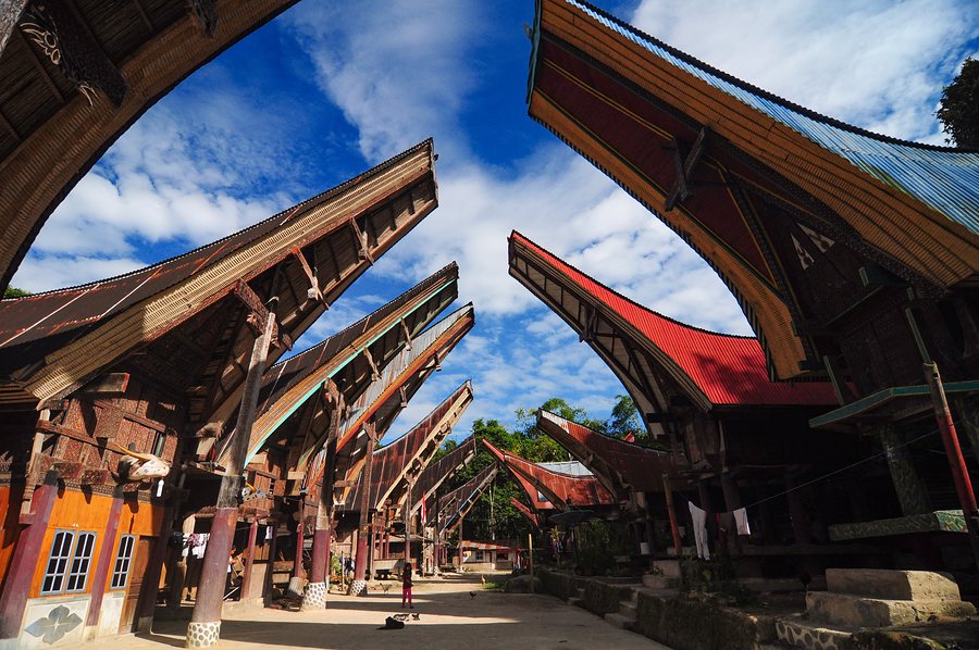 Tongkonan, rumah adat Toraja.
